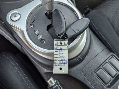 Used 2017 Nissan 370Z Coupe RWD image 38