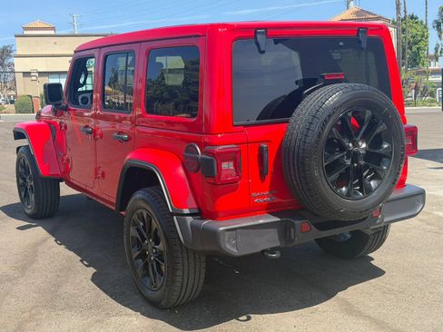 Used 2025 Jeep Wrangler Unlimited Sahara w/ Safety Group AWD/4WD image 7