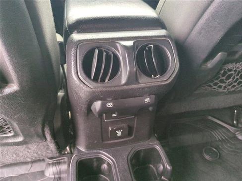 Used 2021 Jeep Wrangler Unlimited Rubicon AWD/4WD image 16