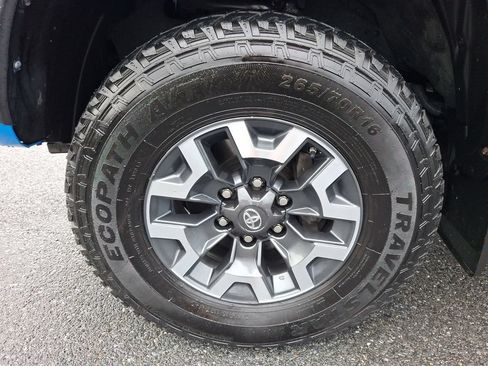 Used 2020 Toyota Tacoma TRD Off-Road AWD/4WD image 10