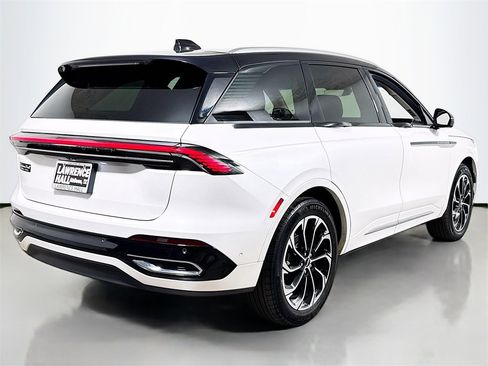 Used 2024 Lincoln Nautilus Reserve w/ Equipment Group 202A image 4