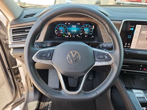 Certified 2026 Volkswagen Atlas SE FWD image 16
