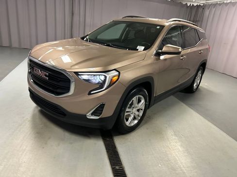 Used 2018 GMC Terrain SLE w/ Driver Convenience Package image 3