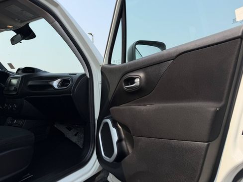 Used 2019 Jeep Renegade Sport w/ Sport Appearance Group AWD/4WD image 17