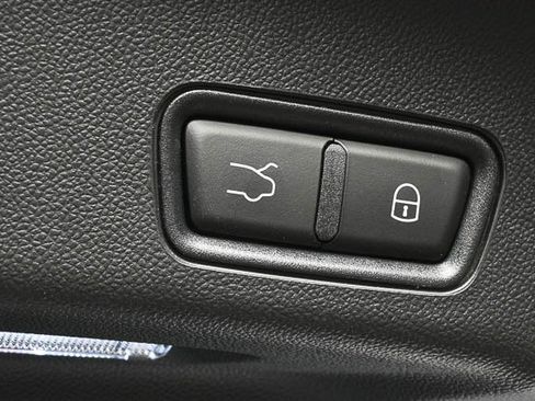 New 2025 Maserati Grecale Modena image 33