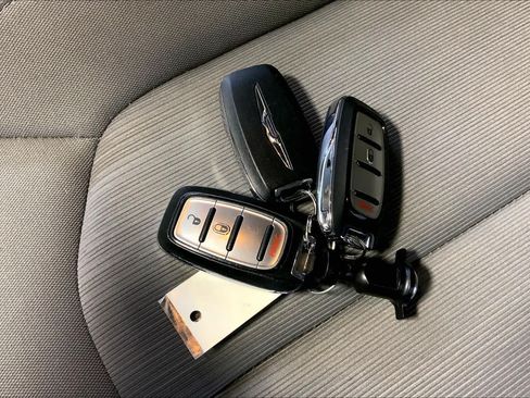 Used 2019 Chrysler Pacifica L FWD image 14