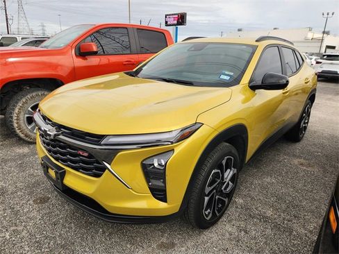 Used 2024 Chevrolet Trax RS w/ Driver Confidence Package image 3