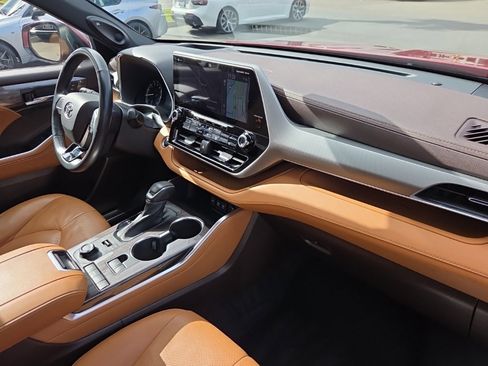 Used 2021 Toyota Highlander Platinum image 20