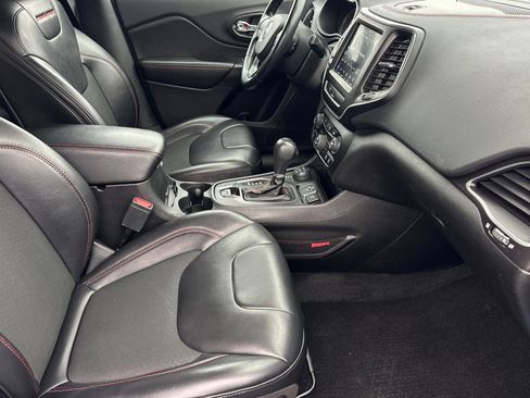 Used 2020 Jeep Cherokee Trailhawk w/ Cold Weather Group image 16