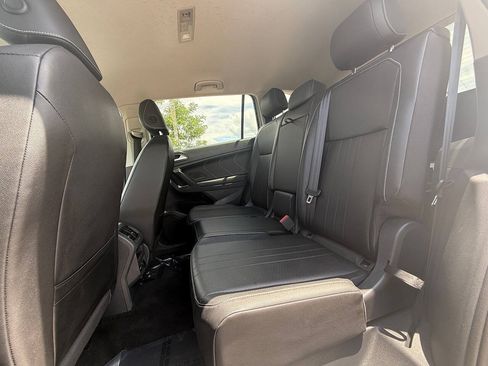 Used 2023 Volkswagen Tiguan SE FWD image 12