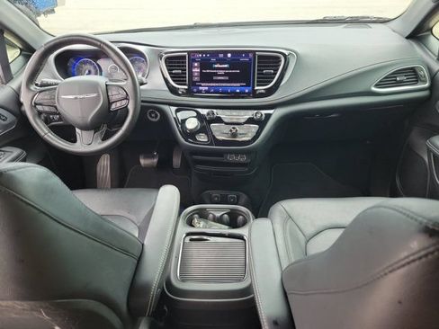 Used 2021 Chrysler Pacifica Touring-L w/ Premium & Safety Sphere Group FWD image 17