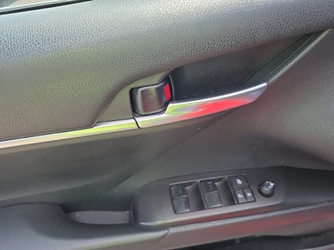 Used 2023 Toyota Camry SE FWD image 14
