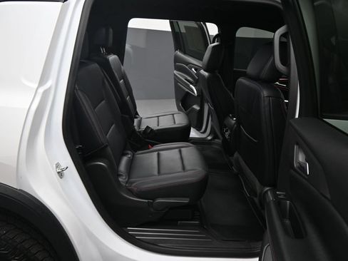 Used 2025 Chevrolet Traverse Z71 w/ Driver Confidence Package AWD/4WD image 4