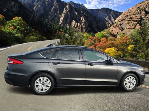 Used 2019 Ford Fusion S image 2