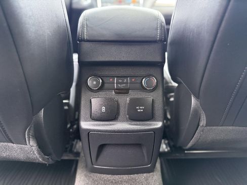 Used 2018 Ford Explorer Platinum image 34