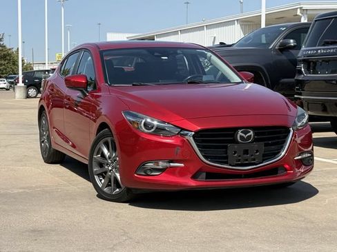 Used 2018 MAZDA MAZDA3 Grand Touring w/ Premium Equipment Package FWD image 2