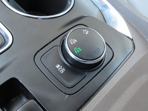 Used 2018 Chevrolet Traverse LT image 10