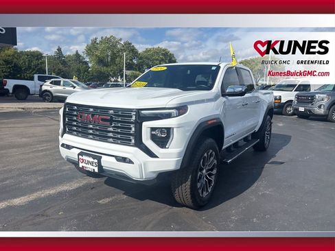 Used 2024 GMC Canyon Denali image 5