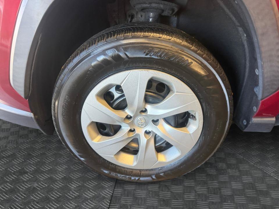 Certified 2021 Toyota RAV4 LE AWD/4WD image 31
