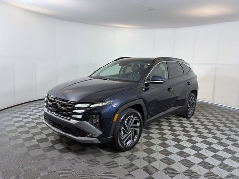 Used 2025 Hyundai Tucson Limited AWD/4WD image 2