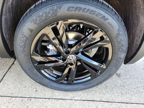 New 2026 Volkswagen Atlas Cross Sport SEL R-Line image 11