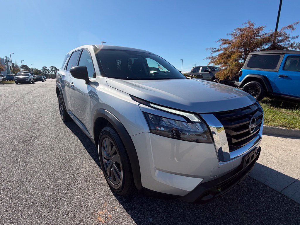 Used 2023 Nissan Pathfinder S FWD image 13