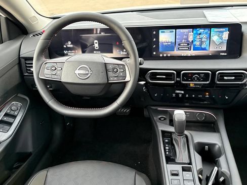 New 2026 Nissan Sentra SR w/ SR Premium Package FWD image 12
