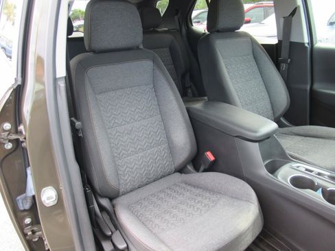 Used 2023 Chevrolet Equinox LT FWD image 10