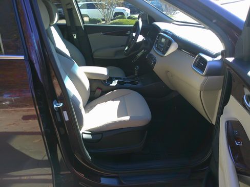 Used 2016 Kia Sorento LX image 37