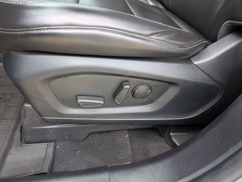 Used 2022 Ford Explorer XLT w/ Equipment Group 202A image 8