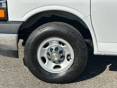 Used 2024 Chevrolet Express 3500 LT w/ LT Preferred Equipment Group RWD image 27