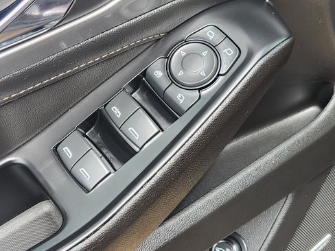 Used 2023 Chevrolet Traverse LT w/ LT Premium Package FWD image 23