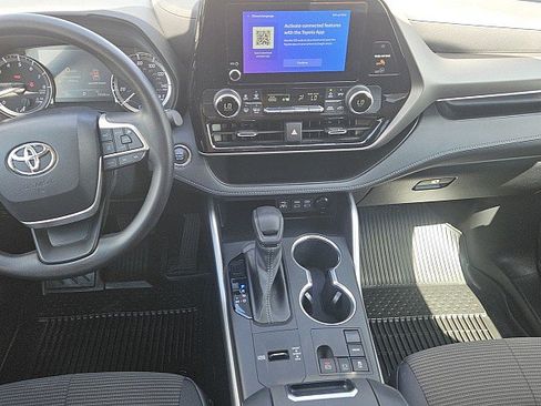 Used 2023 Toyota Highlander L FWD image 9