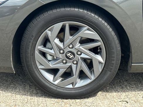 Used 2024 Hyundai Elantra SEL FWD image 5