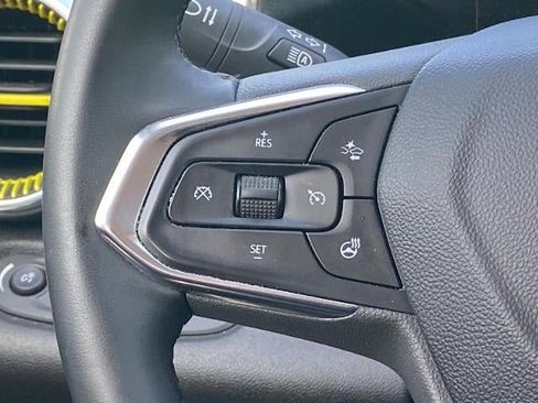 Used 2025 Chevrolet Trax ACTIV w/ Sunroof Package FWD image 8
