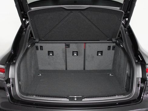 Certified 2025 Porsche Macan AWD/4WD image 13