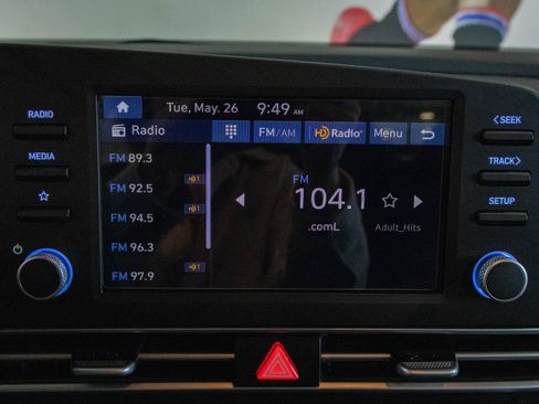 Used 2025 Hyundai Elantra SE FWD image 8
