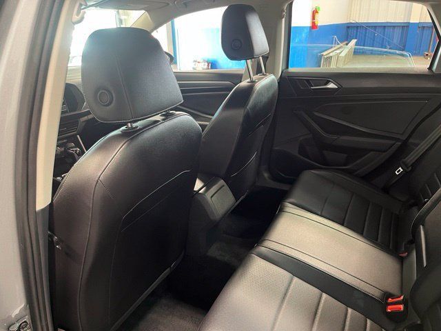 Used 2024 Volkswagen Jetta SE FWD image 18