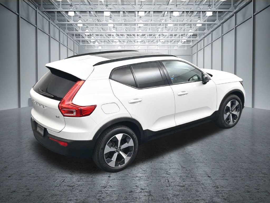 Used 2023 Volvo XC40 B4 Ultimate FWD image 24