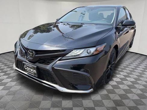 Used 2023 Toyota Camry XSE FWD image 3