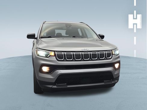 Used 2022 Jeep Compass Latitude AWD/4WD image 3