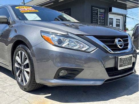 Used 2016 Nissan Altima 2.5 SV w/ Convenience Package FWD image 2