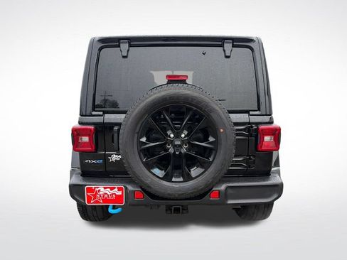 Used 2023 Jeep Wrangler Unlimited Sahara w/ Cold Weather Group AWD/4WD image 5