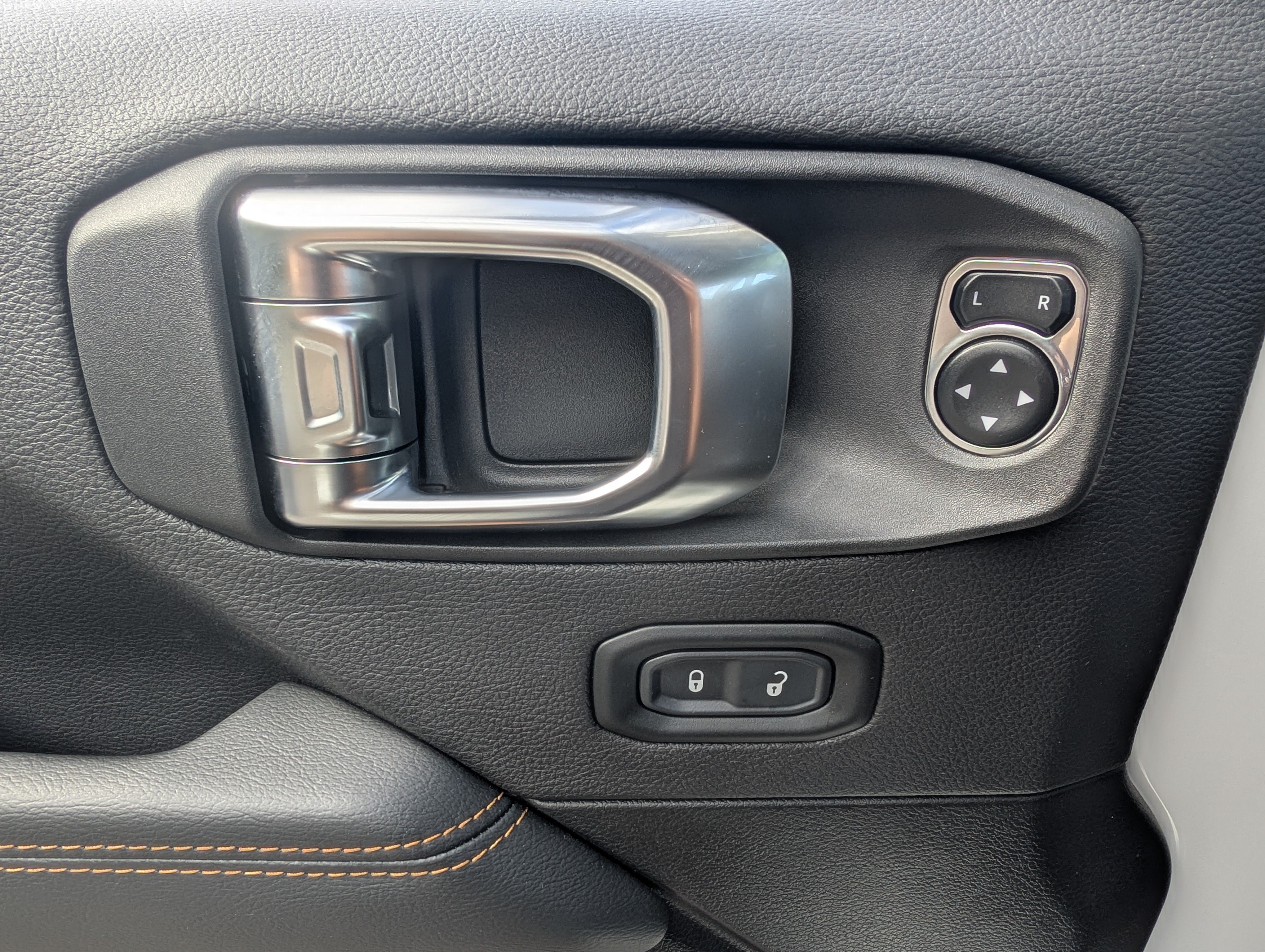 Used 2023 Jeep Gladiator Overland AWD/4WD image 15
