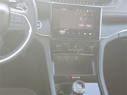 New 2025 Jeep Grand Cherokee L Altitude image 16