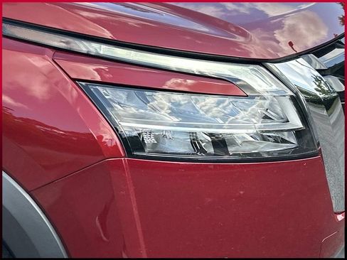 Used 2023 Nissan Pathfinder SL AWD/4WD image 10
