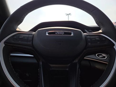 Used 2025 Jeep Grand Cherokee L Altitude RWD image 27
