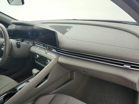 Used 2025 Hyundai Elantra SEL FWD image 30