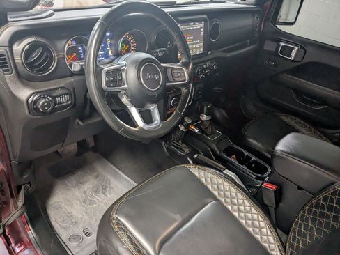 Used 2021 Jeep Gladiator Overland AWD/4WD image 12