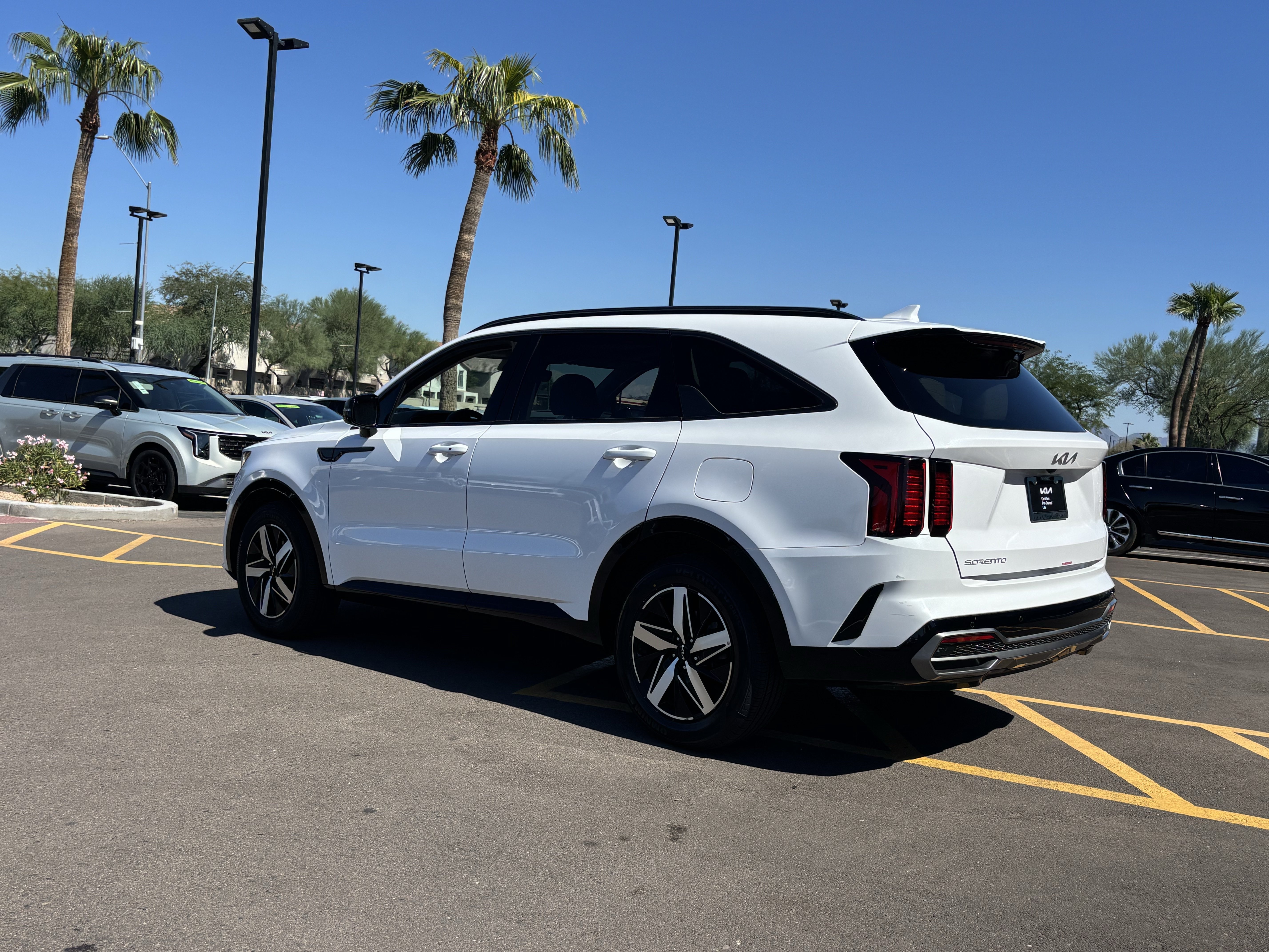 Used 2023 Kia Sorento S w/ Panoramic Sunroof Package FWD image 4